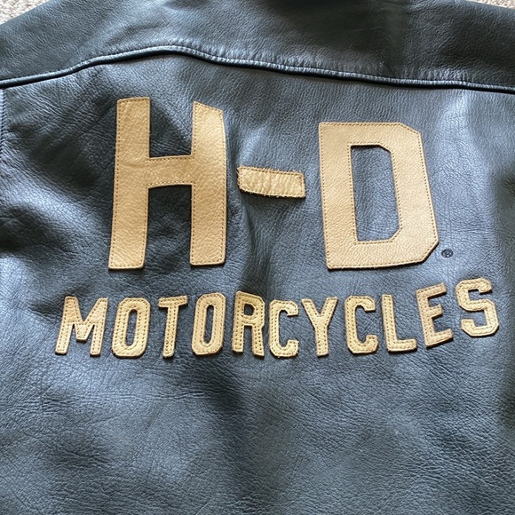 Harley Davidson Leather Coat - Picture 3 of 11